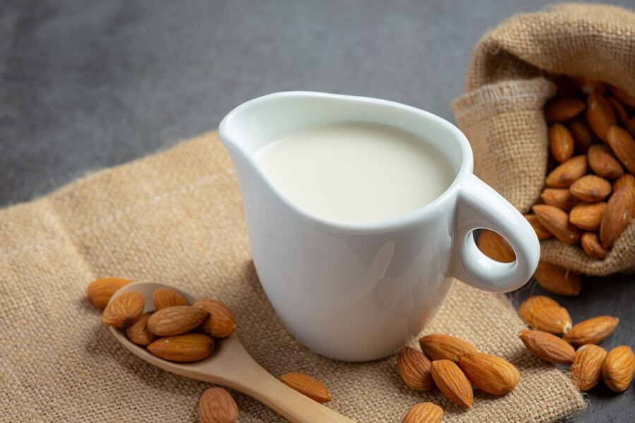 susu almond lebih sehat dari air putih