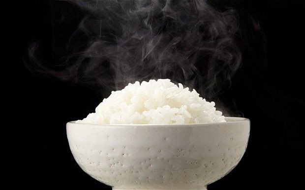 makan nasi panas