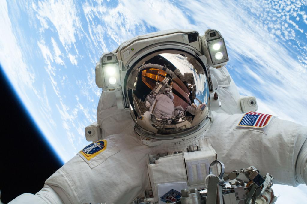 Misteri Kematian di Ruang Angkasa di 2024: Nasib Tubuh Astronot Setelah Meninggal