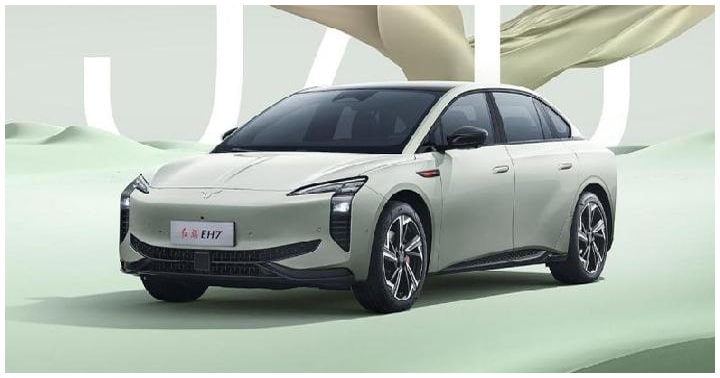 Sedan Konvertibel Mobil Hongqi EH7 Tebar Pesona di Beijing Auto Show 2024
