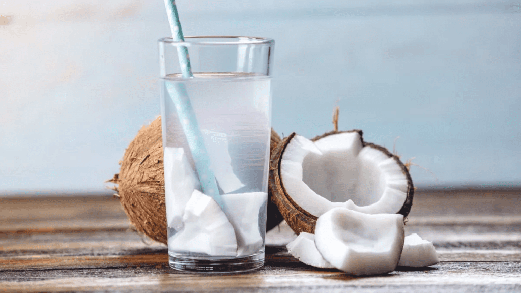 minum air kelapa