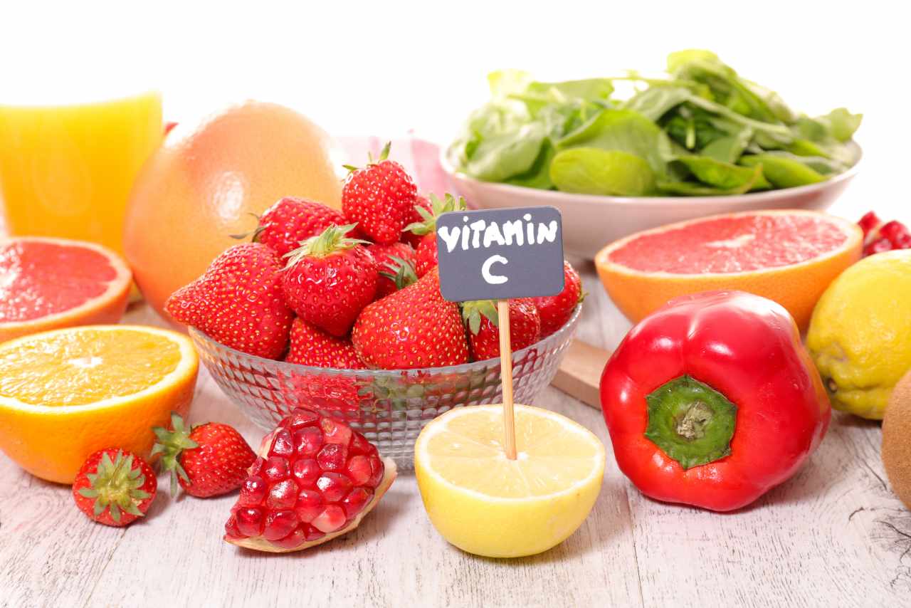 Berapa Banyak Vitamin C Setiap Hari yang Super Aman untuk Dikonsumsi? (2025)​